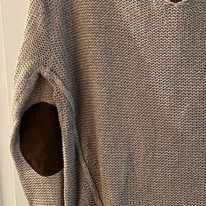 RDI sweater v-neck with brown elbows